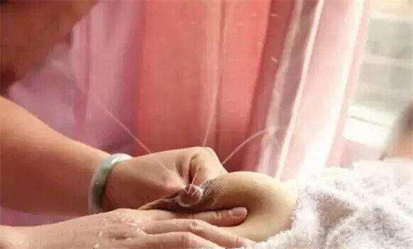 怎樣給寶寶更棒的母乳 - 專業(yè)催乳師教你增加泌乳量的6個方法(圖2) 怎樣給寶寶更棒的母乳 - 專業(yè)催乳師教你增加泌乳量的6個方法(圖2)