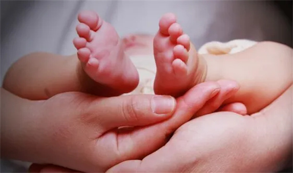 坐月子為什么要請月嫂 - 月子里是婆婆照顧還是找月嫂(圖2) 坐月子為什么要請月嫂 - 月子里是婆婆照顧還是找月嫂(圖2)