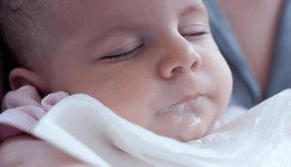 寶寶過(guò)度喂養(yǎng)比吃不飽更嚴(yán)重 - 如何判斷寶寶是否過(guò)度喂養(yǎng)(圖1) 寶寶過(guò)度喂養(yǎng)比吃不飽更嚴(yán)重 - 如何判斷寶寶是否過(guò)度喂養(yǎng)(圖1)