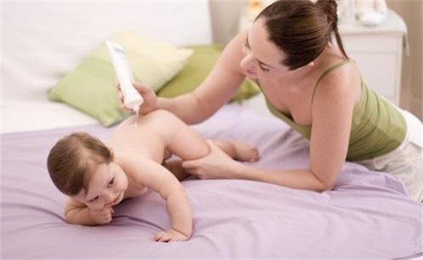 如何選擇合適的育兒嫂:六個(gè)必問(wèn)問(wèn)題(圖2) 如何選擇合適的育兒嫂:六個(gè)必問(wèn)問(wèn)題(圖2)